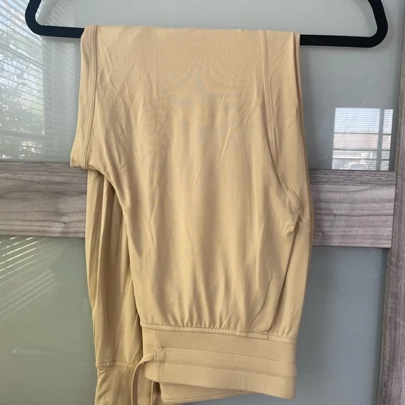 Lululemon high rise full length jogger - Picture 3 of 5